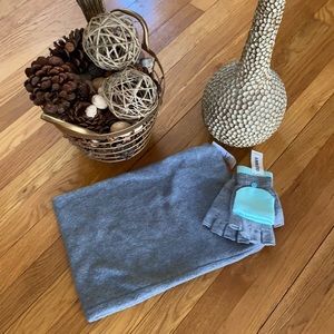 🛍🛍 SALE- Neck Wrap and gloves!